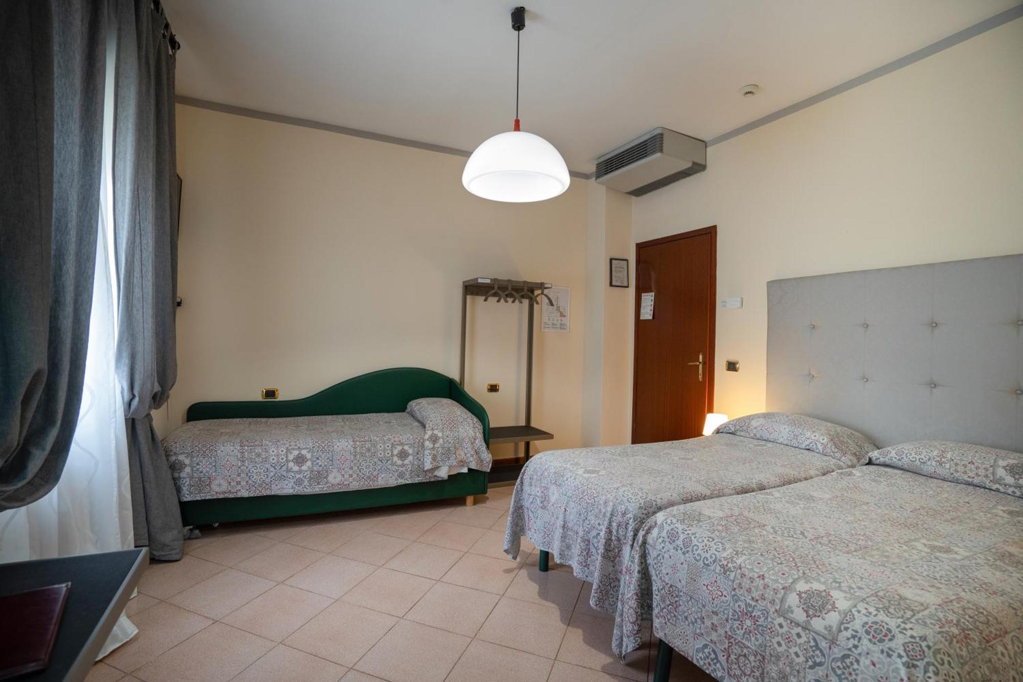 Quadruple Room,1565549788:JPEG